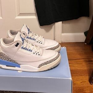UNC Jordan 3s worn twice, going for 350+ on goat and other apps📱